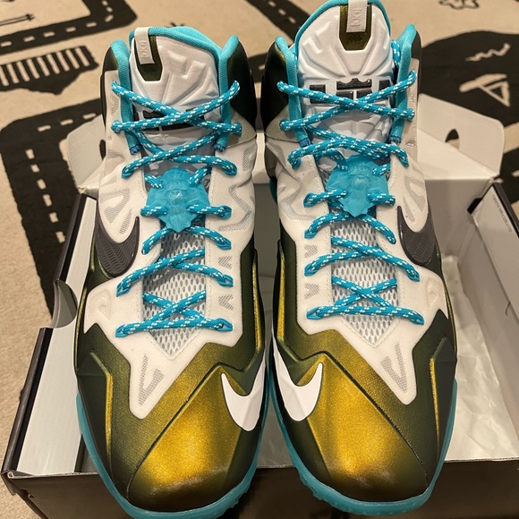 Lebron 11 custom NikeID size 12 brand new - Picture 1 of 4